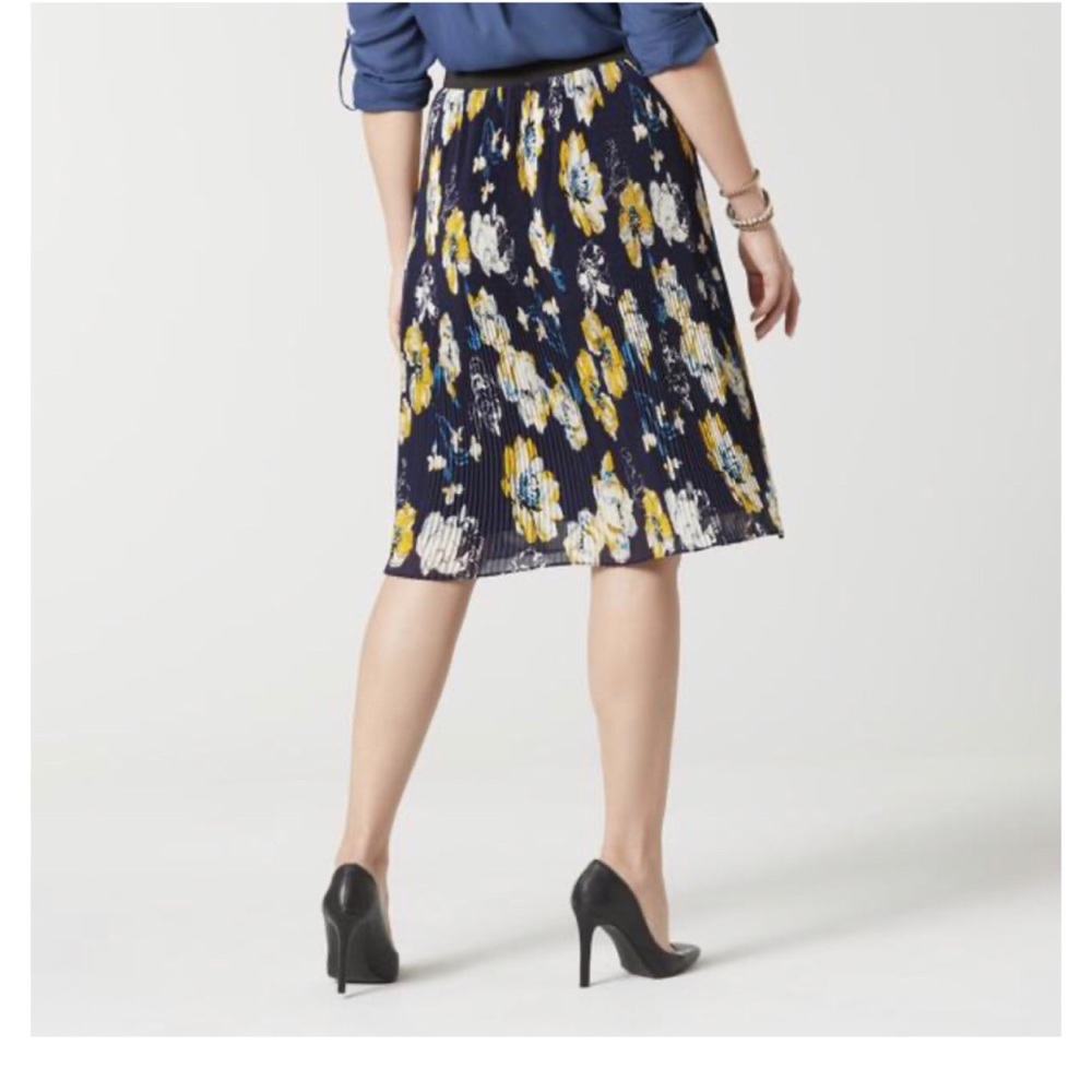 Jaclyn Smith Floral Pleated Skirt- w/flaw - Picture 2 of 9